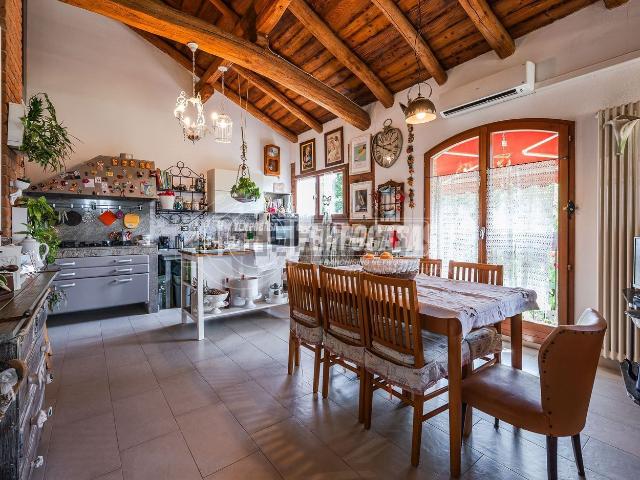 Appartamento in vendita di 235 m² in Via Pilastrino