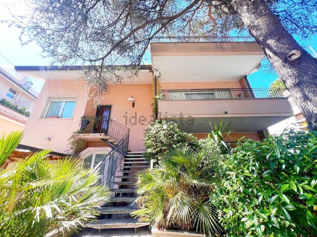 Appartamento in vendita di 235 m² in Viale Saffi