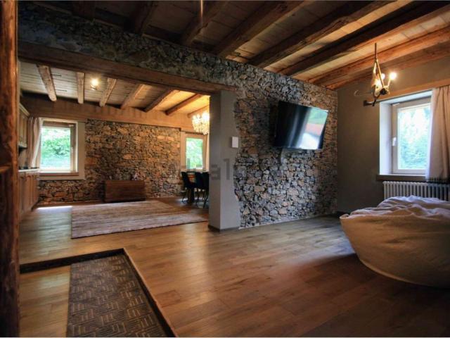 Appartamento in vendita di 235 m² in Frazione Piniè, 14