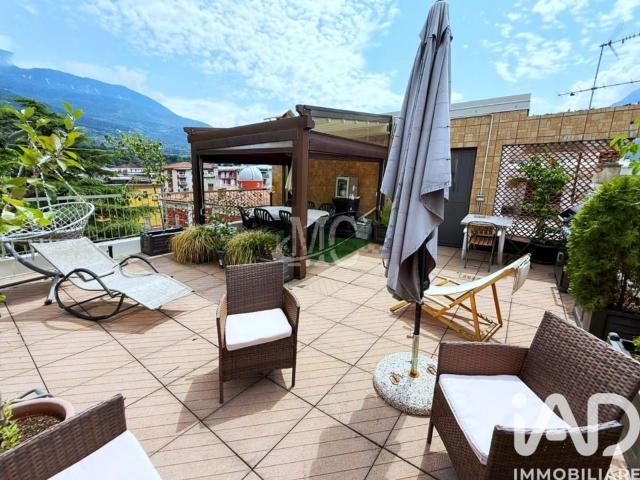 Appartamento in vendita di 236 m² in Via Giuseppe Grazioli