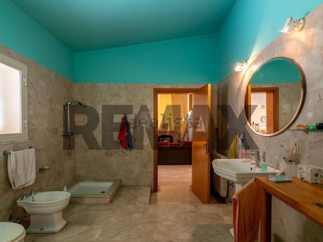 Appartamento in vendita di 236 m² in Via Miramare, 57