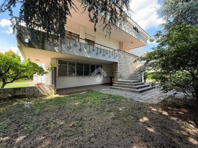 Appartamento in vendita di 236 m² in Viale Verona, 11