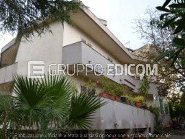 Appartamento in vendita di 237 m² in Via Giacomo Matteotti