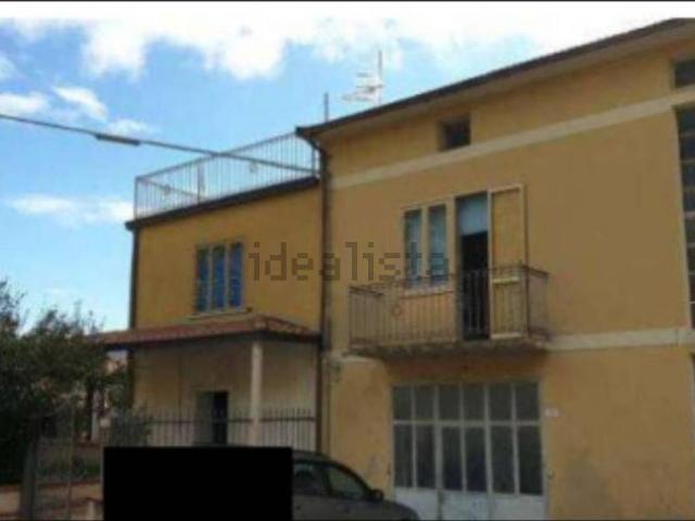 Appartamento in vendita di 237 m² in Via delle Frazioni