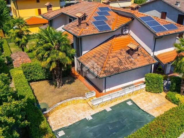 Appartamento in vendita di 237 m² in Via Pietro Nenni, 6