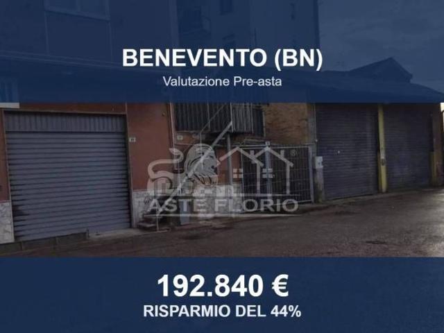 Appartamento in vendita di 237 m² in Viale Principe di Napoli, 177
