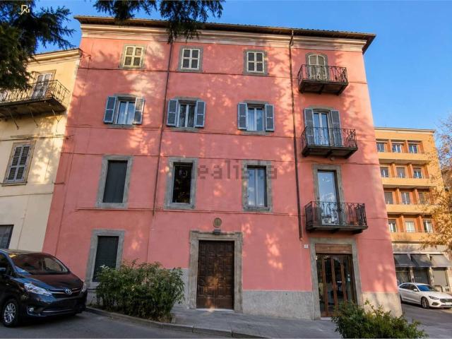Appartamento in vendita di 238 m² in Via Cairoli, 3