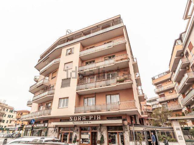 Appartamento in vendita di 238 m² in Via Aurelia