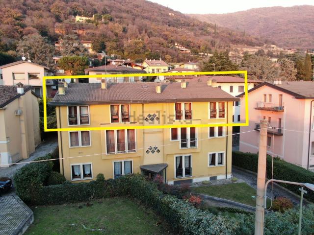Appartamento in vendita di 238 m² in Via Ronchi San Francesco da Paola, 25