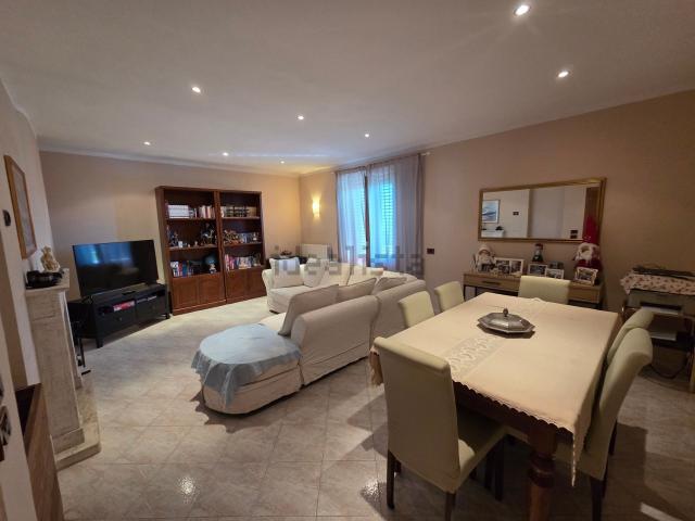Appartamento in vendita di 238 m² in Viale Luigi Fatti