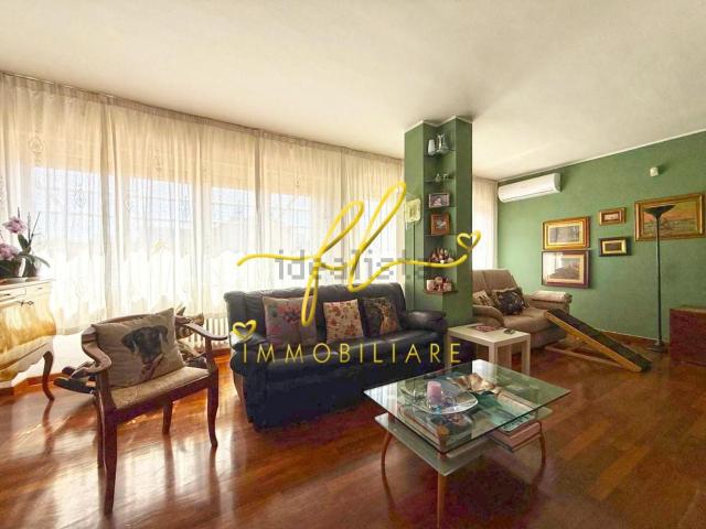 Appartamento in vendita di 239 m² in Via Giovanni Amendola