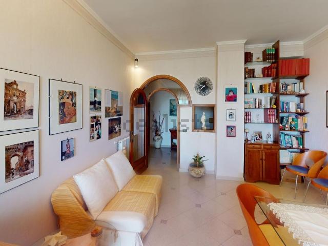 Appartamento in vendita di 239 m² in Via Marche