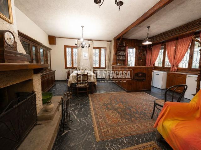 Appartamento in vendita di 239 m² in Via Scapacchiò
