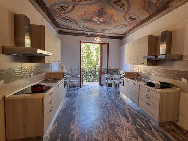 Appartamento in vendita di 239 m² in Via Paolo Ferrari, 118