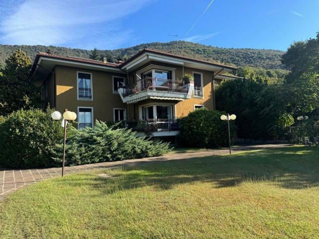 Appartamento in vendita di 239 m² in Via Roberto Ardigò, 14