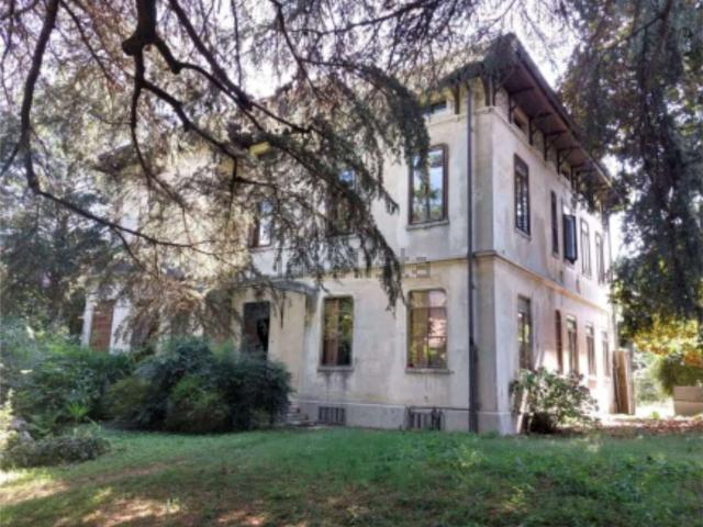Appartamento in vendita di 239 m² in Via Riva di Magrè, 15