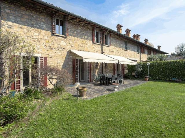 Appartamento in vendita di 240 m² in Via Corpo Italiano di Liberazione