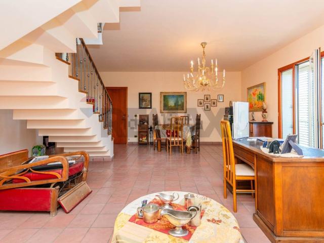 Appartamento in vendita di 240 m² in Via Carlo Cattaneo, 119