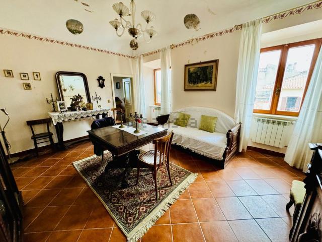 Appartamento in vendita di 240 m² in Via Castello