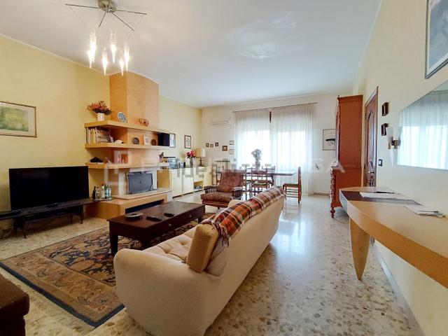 Appartamento in vendita di 240 m² in Via A. Pisino, 21