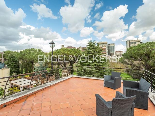 Appartamento in vendita di 240 m² in Via Anton Cechov