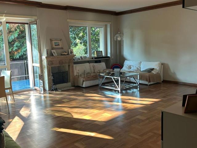 Appartamento in vendita di 240 m² in Via Antonio Gramsci, 8