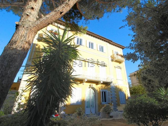 Appartamento in vendita di 240 m² in Via Antonio Pacinotti