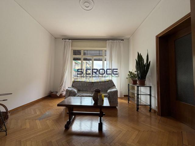 Appartamento in vendita di 240 m² in Via Andrea Memmo