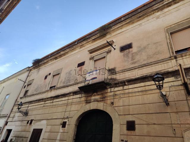 Appartamento in vendita di 240 m² in Via Appia, 242