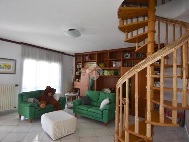 Appartamento in vendita di 240 m² in Via Bruni Antonio, 20