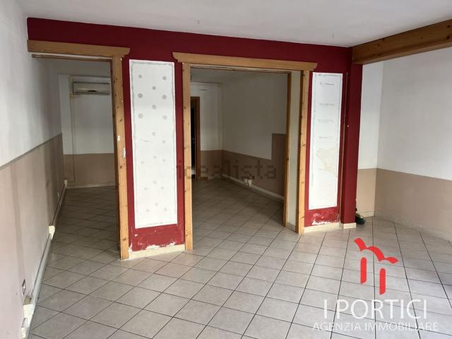 Appartamento in vendita di 240 m² in Via G. Leopardi
