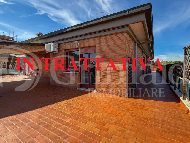 Appartamento in vendita di 240 m² in Via Giuseppe Belluzzo