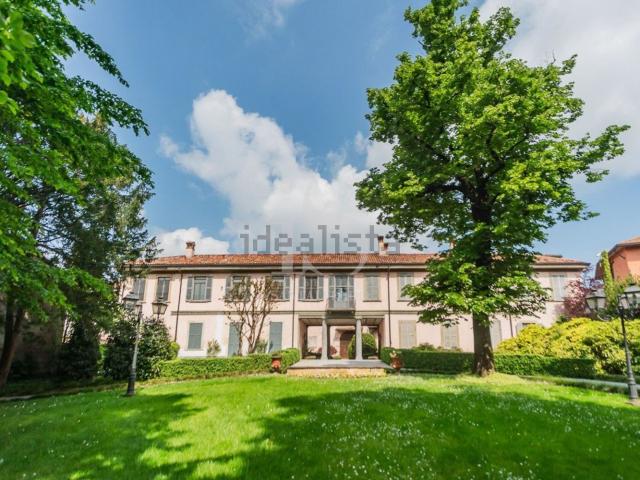 Appartamento in vendita di 240 m² in Via Giuseppe Parini, 2