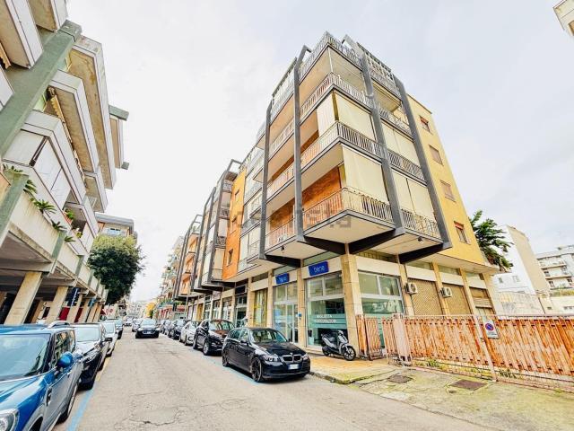 Appartamento in vendita di 240 m² in Via Giuseppe Parini, 45