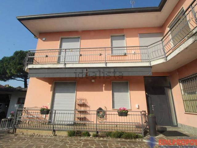 Appartamento in vendita di 240 m² in Via Dante Alighieri