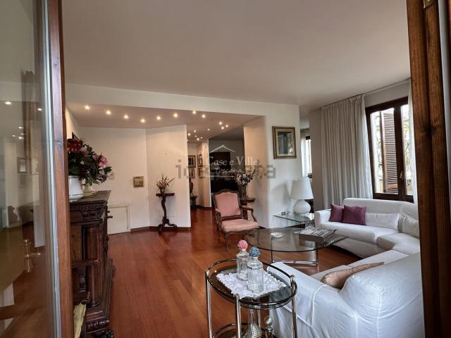 Appartamento in vendita di 240 m² in Via dei Cancelli