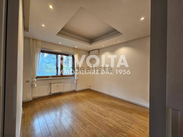 Appartamento in vendita di 240 m² in Via della Camilluccia