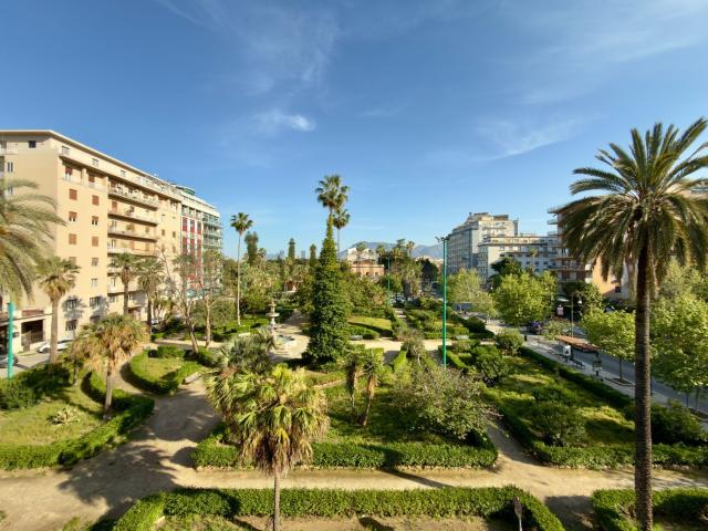 Appartamento in vendita di 240 m² in Via della Libertà, 95