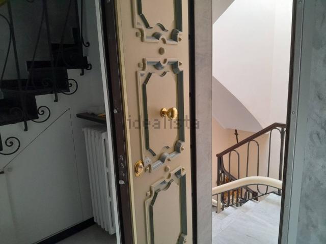 Appartamento in vendita di 240 m² in Via della Sirena