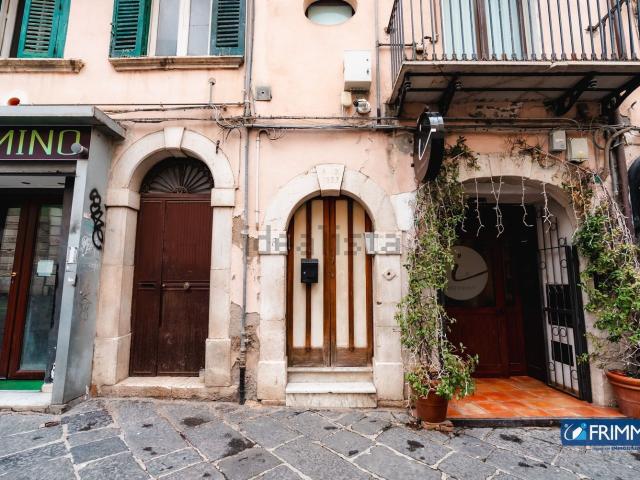 Appartamento in vendita di 240 m² in Via Ferrari