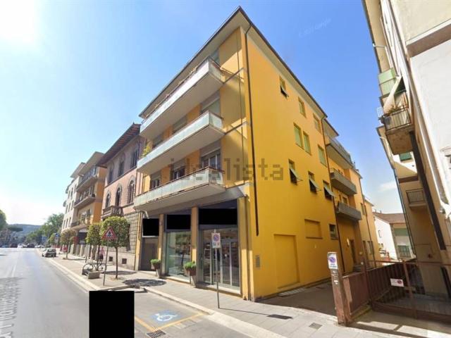 Appartamento in vendita di 240 m² in Via Francesco Crispi, 60