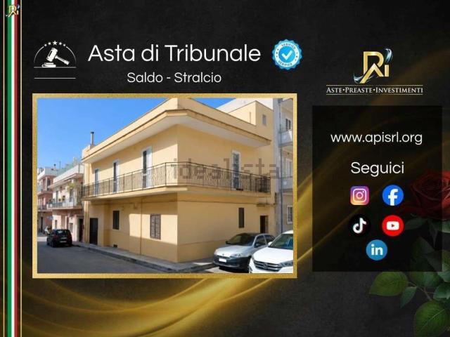 Appartamento in vendita di 240 m² in Via Francesco Petrarca, 39