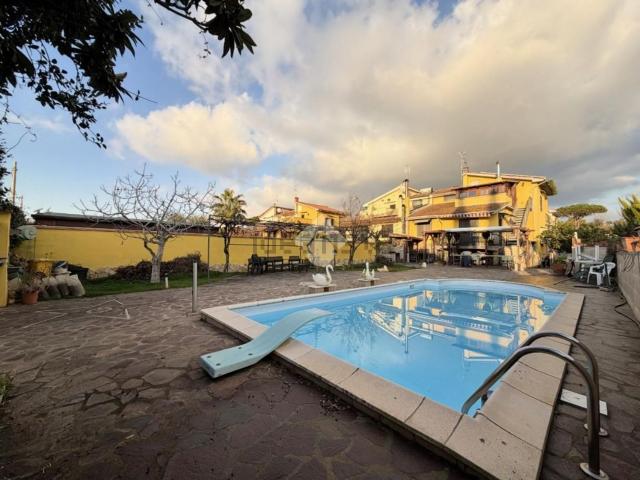 Appartamento in vendita di 240 m² in Via Oglio, 42