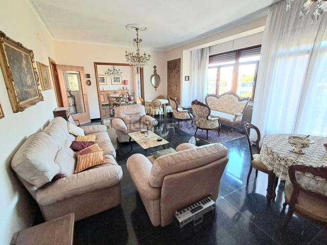 Appartamento in vendita di 240 m² in Via Luigi Arnaldo Vassallo