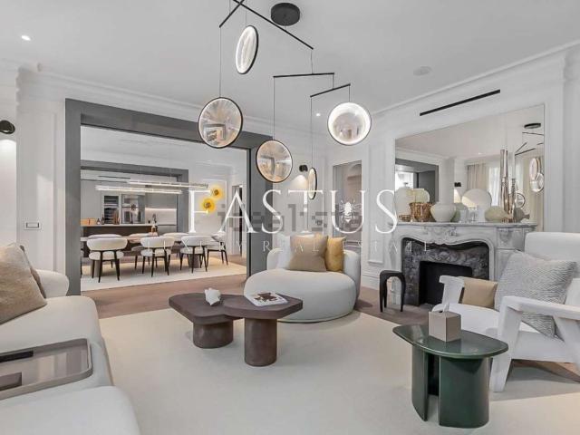 Appartamento in vendita di 240 m² in Via Montebello, 40