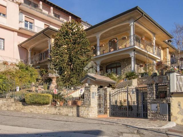Appartamento in vendita di 240 m² in Via Maronere