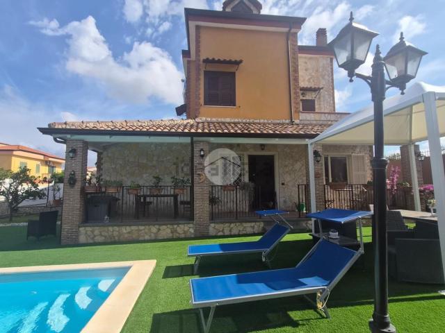 Appartamento in vendita di 240 m² in Via Masseria Vecchia, 146