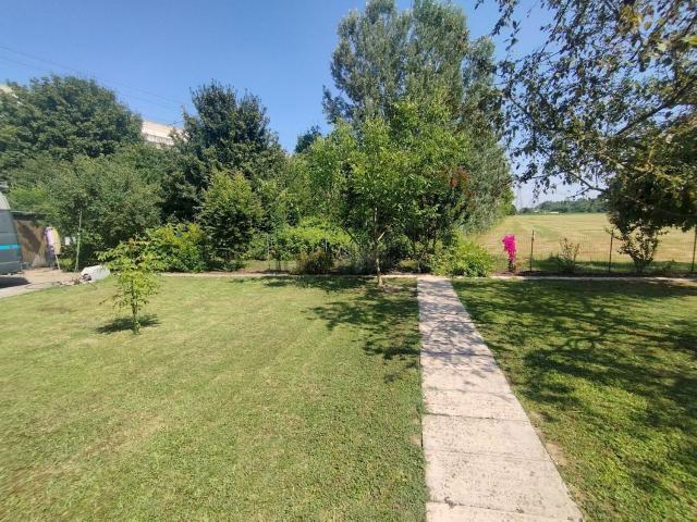 Appartamento in vendita di 240 m² in Via Nonantolana