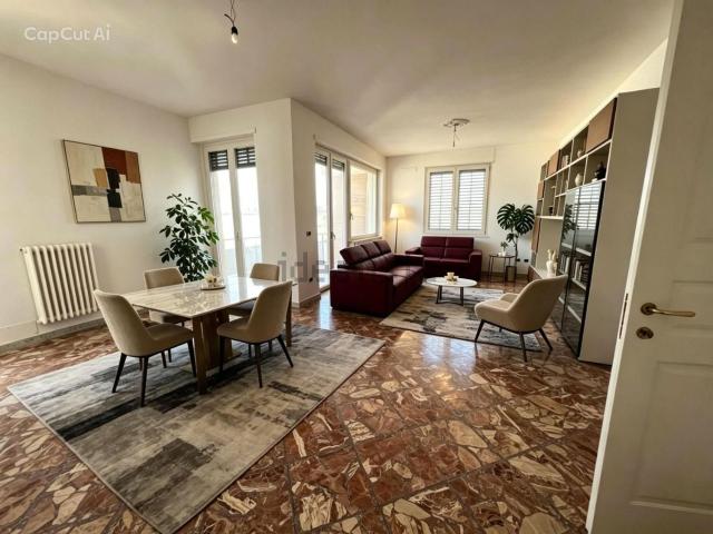 Appartamento in vendita di 240 m² in Via Salvatore Grande, 73100
