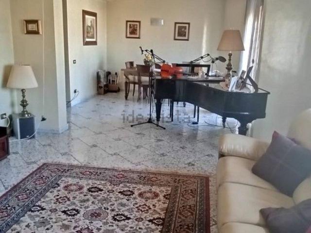 Appartamento in vendita di 240 m² in Via Rosolino Pilo